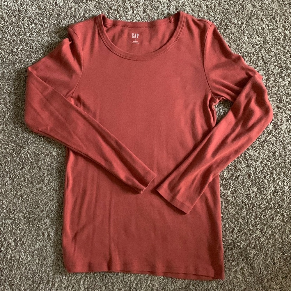 Gap long sleeve tee